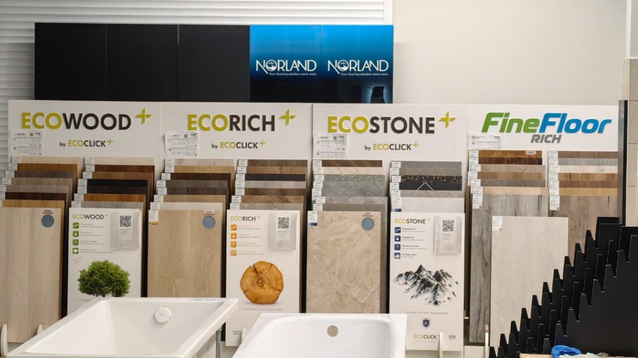 Стенды EcoWood+, EcoRich+, EcoStone+ и Fine Floor в салоне Плитка Казани на пр. Победы 206